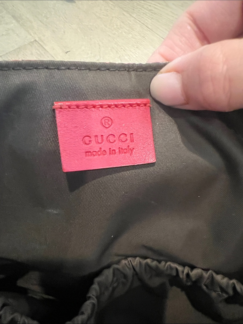 Gucci GG Supreme Diaper Bag with Strawberry Motif - Limited Edition - Picture 3 of 16